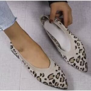 Women’s Leopard Pattern Knit Flat Shoe, Size Euro 41